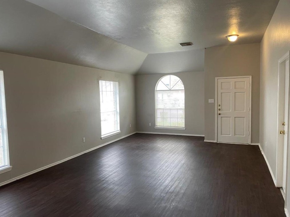8927 Deer Meadow Dr, Houston, TX 77071