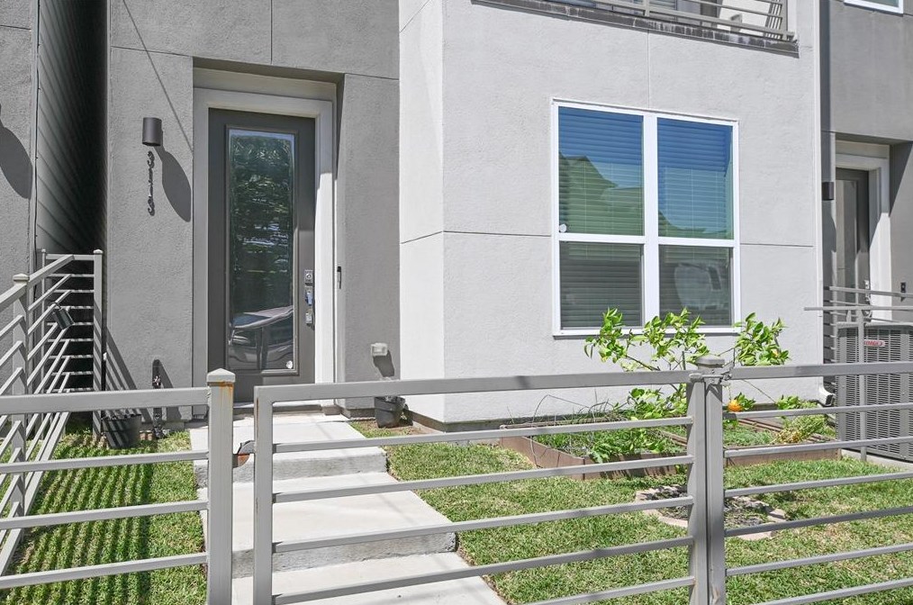 3113 Gillespie St, Houston, TX 77020-6021