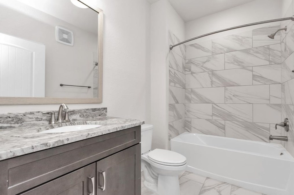 6804 Westview Dr, Houston TX  77055-6947 exterior