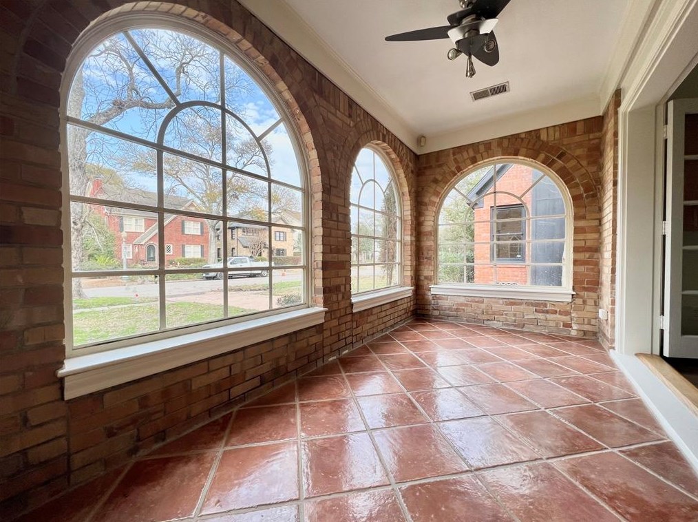 2321 Wroxton Rd, Houston TX  77005-1537 exterior