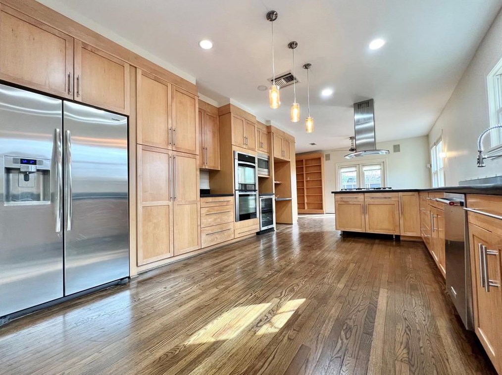 2321 Wroxton Rd, Houston TX  77005-1537 exterior