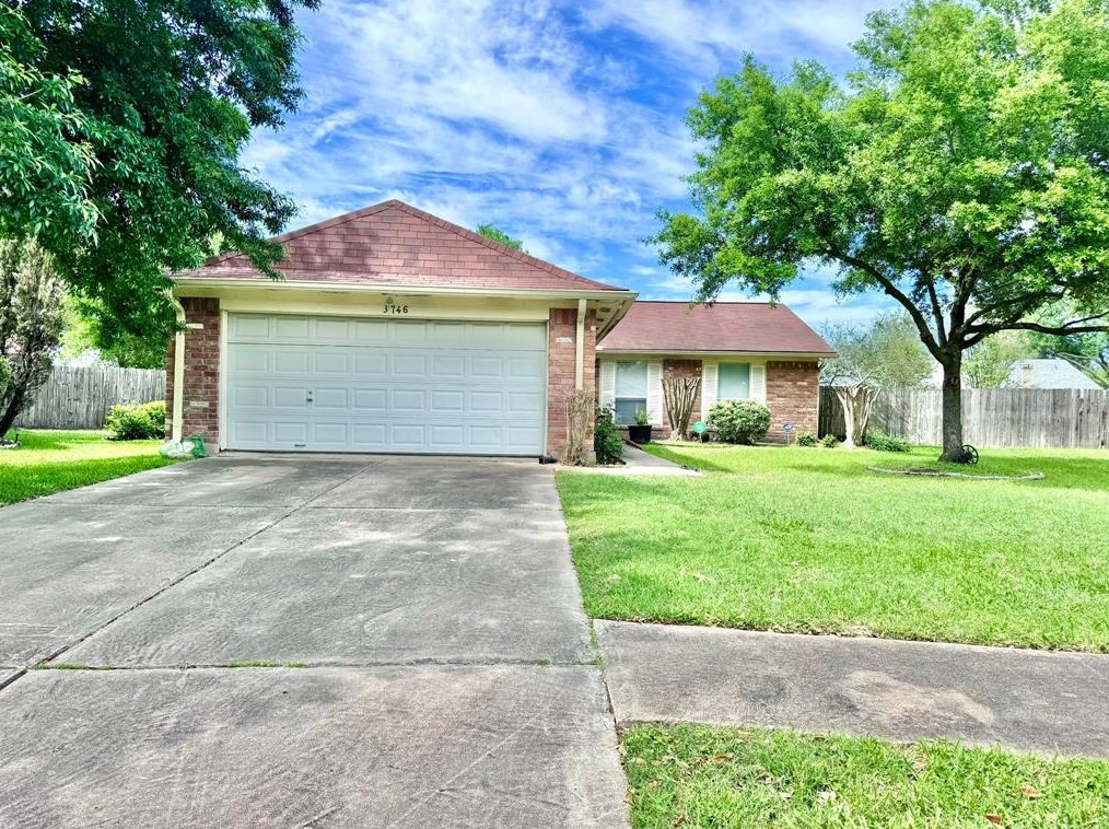 3746 Royal Manor Dr, Houston, TX 77082