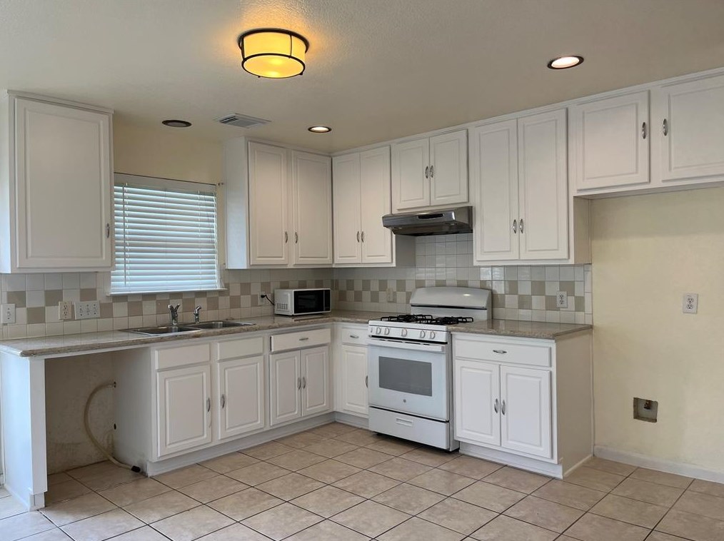 21222 Pinewalk Brook Ln, Spring, TX 77379