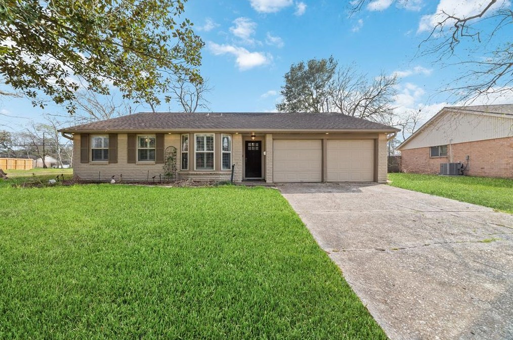 5751 Cartagena St, Houston, TX 77035