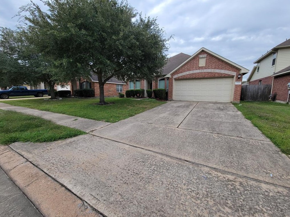 1510 Chandler Park Ln, Fresno, TX 77545