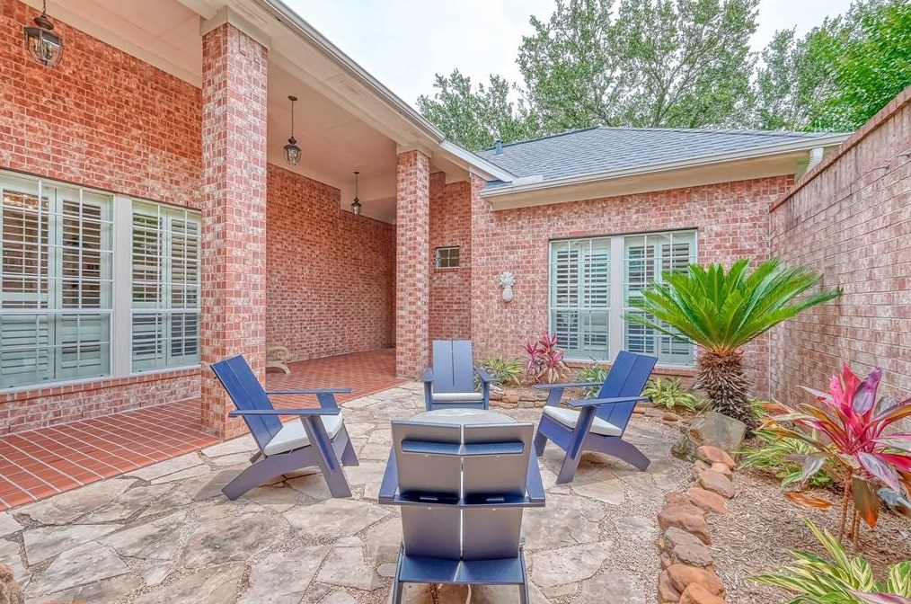 1106 Marbrook Ct, Houston, TX 77077-1951