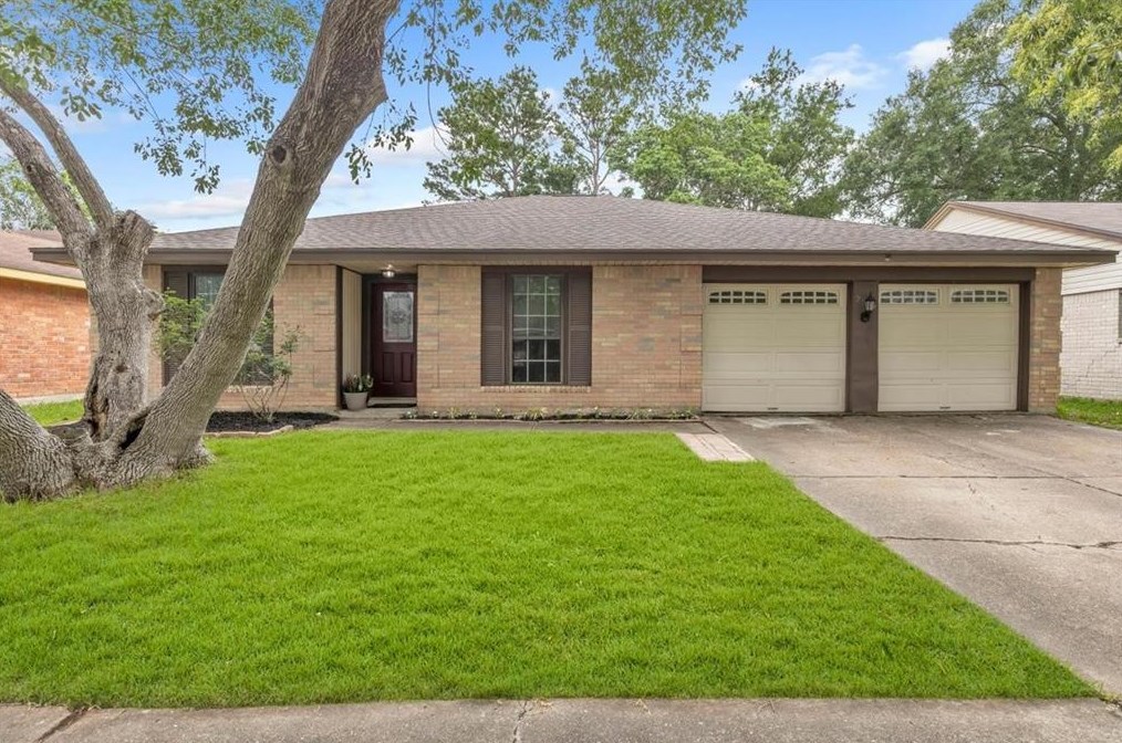 2519 Corral Trl, Friendswood, TX 77546-2612