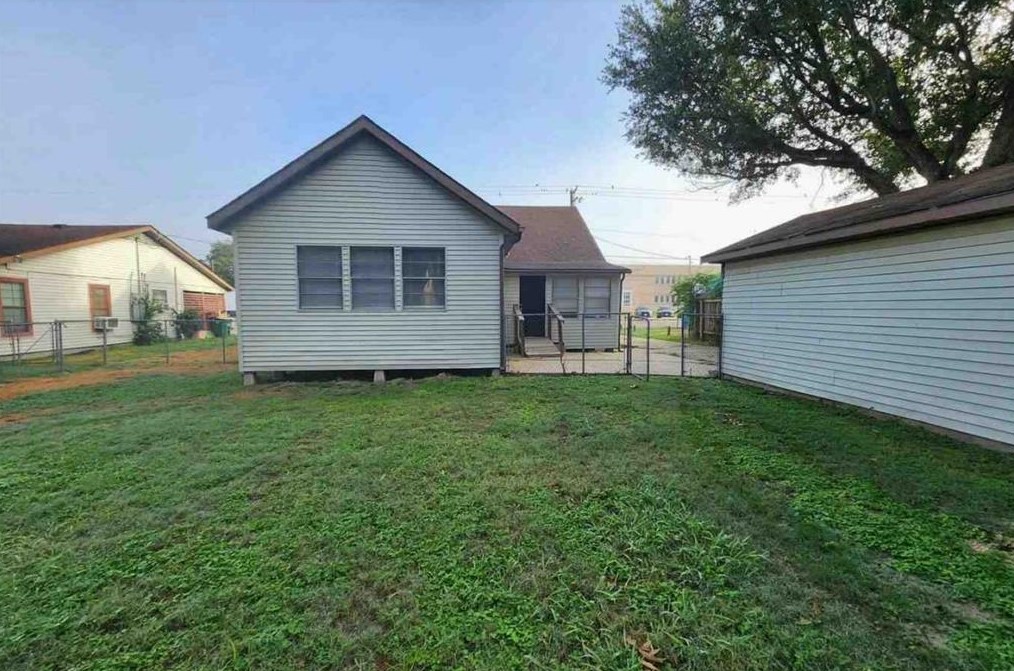 1511 E North St, Victoria, TX 77901