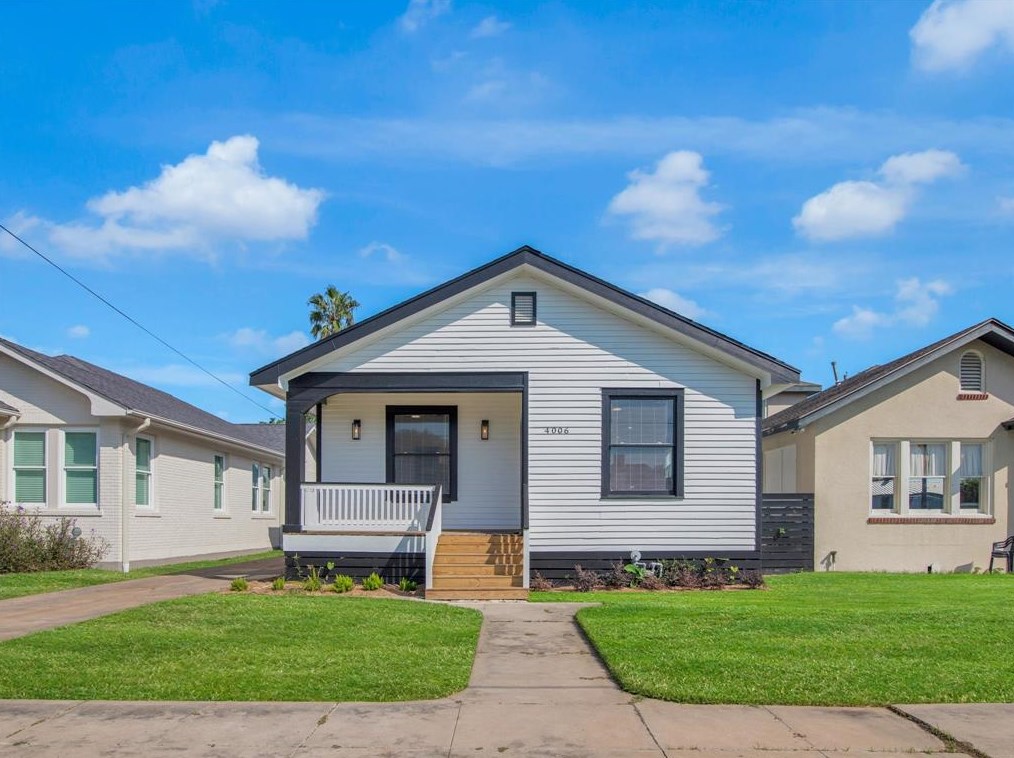 4006 Ave R 1/2, Galveston, TX 77550