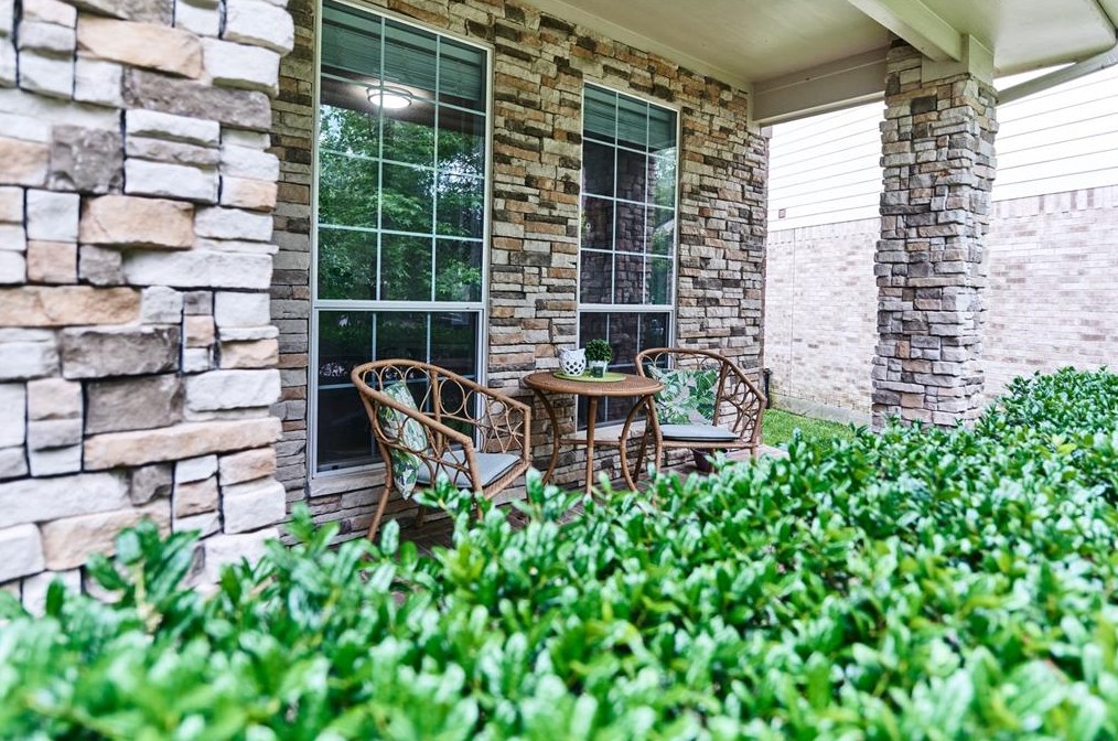26 Ebony Oaks Pl, Spring TX  77382-1426 exterior
