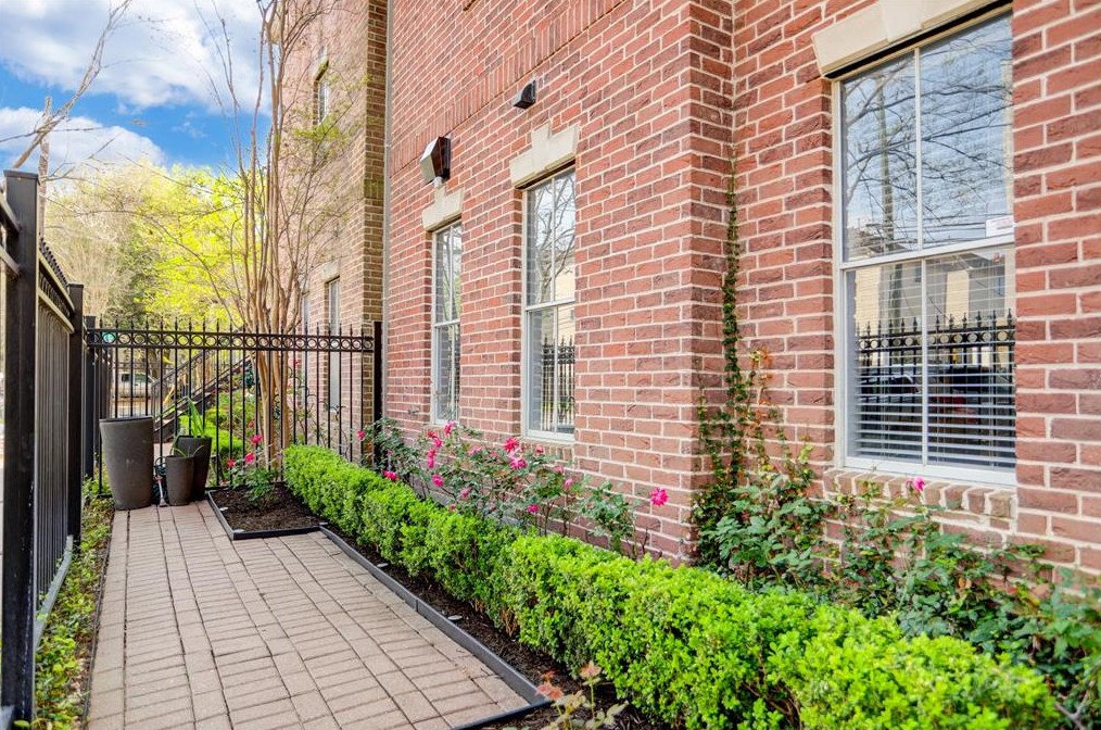 207 Detering St, Houston, TX 77007-8205