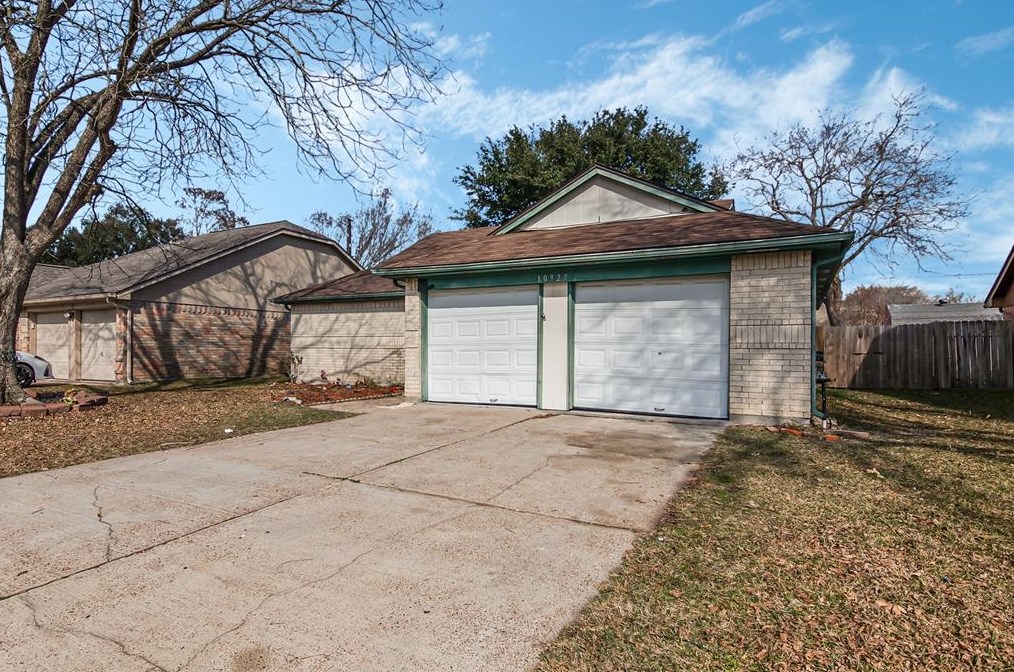 10927 Collingswood Dr, Morgans Point, TX 77571