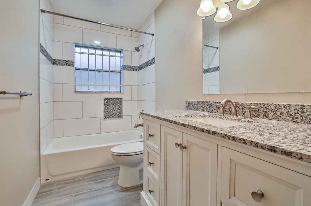 8511 Triola Ln, Houston TX  77036-5561 exterior