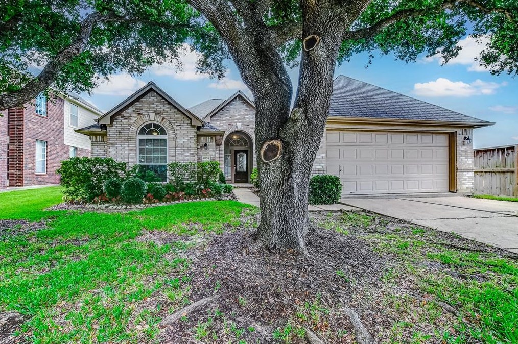 7039 Clustering Oak Ct, Richmond, TX 77407