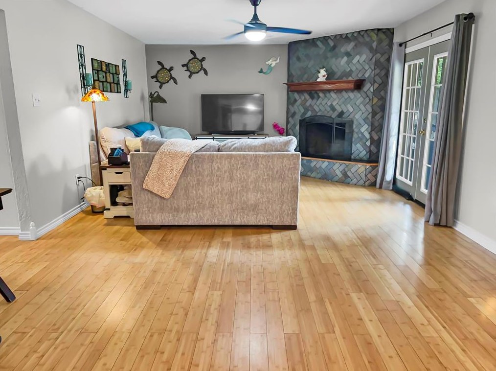 1042 Maple St, Richwood, TX 77531-4906