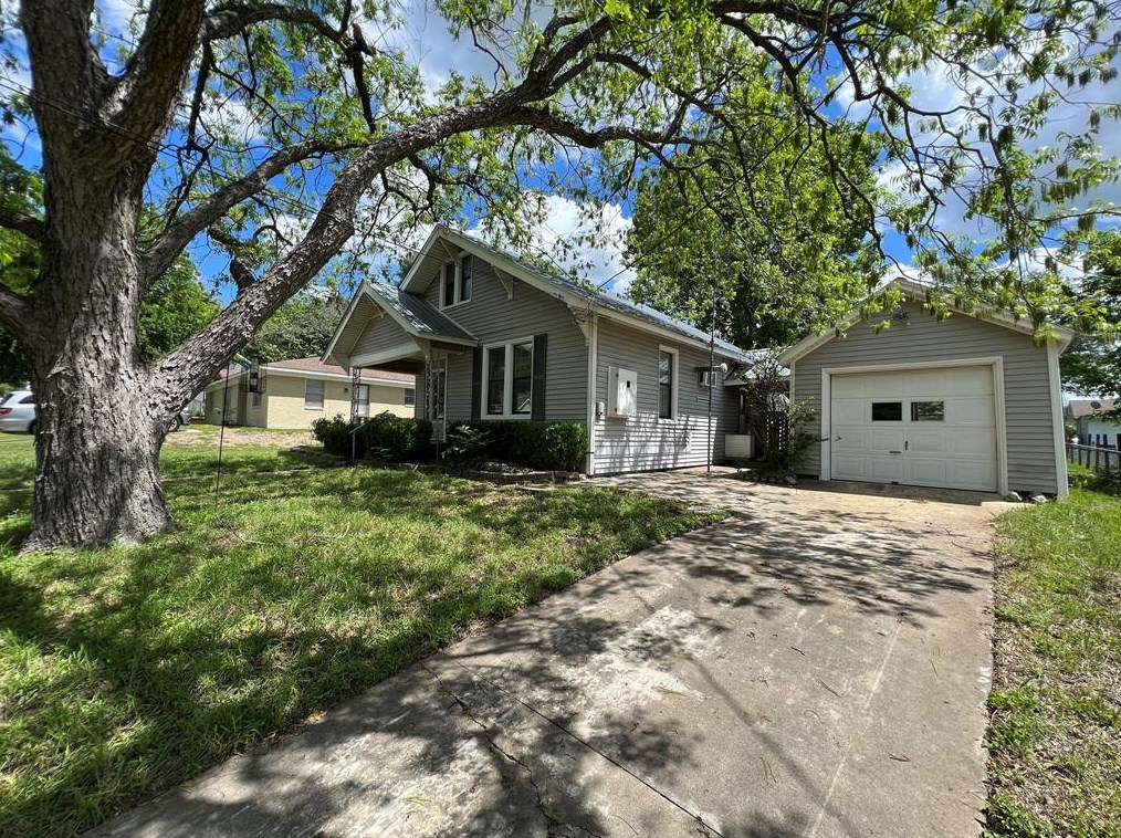 307 W Bryan St, Brenham, TX 77833