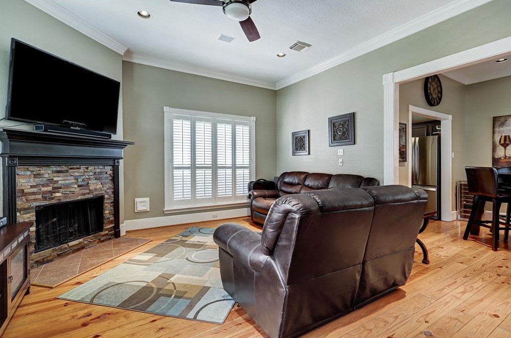 427 24th St, Houston, TX 77008-2036