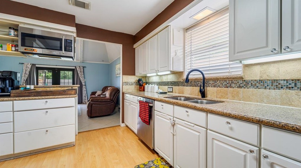 3927 Forest Bluff Dr, Humble TX 77339-1006 exterior