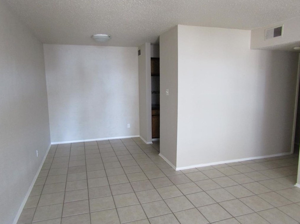3535 Nasa Pkwy #50, Taylor Lake Village, TX 77586