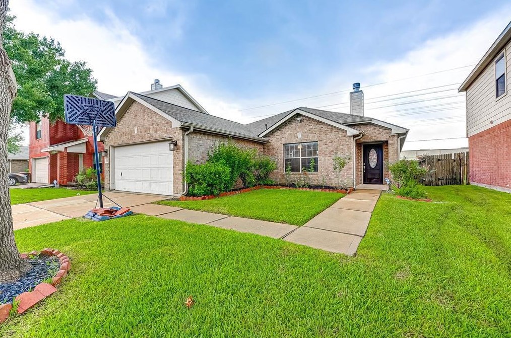 16027 Crooked Arrow Dr, Sugar Land, TX 77498
