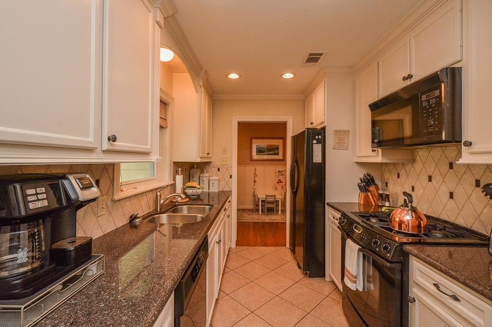 918 Stonecrest Dr, Houston TX  77018-7522 exterior