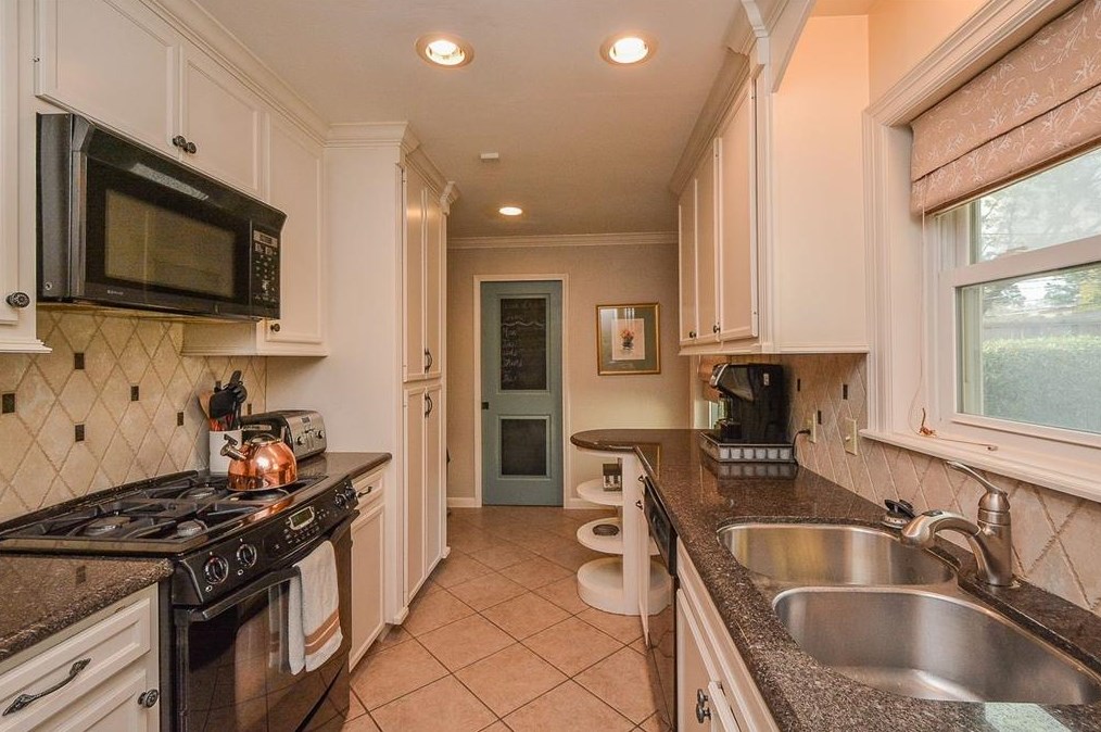 918 Stonecrest Dr, Houston TX  77018-7522 exterior