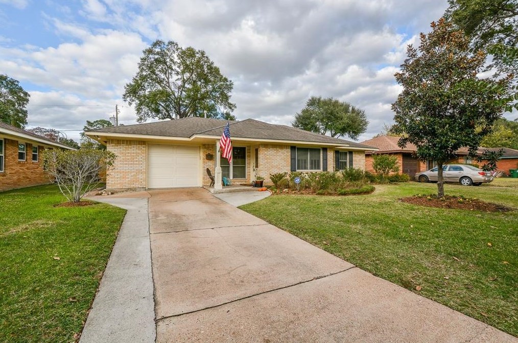 918 Stonecrest Dr, Houston TX  77018-7522 exterior