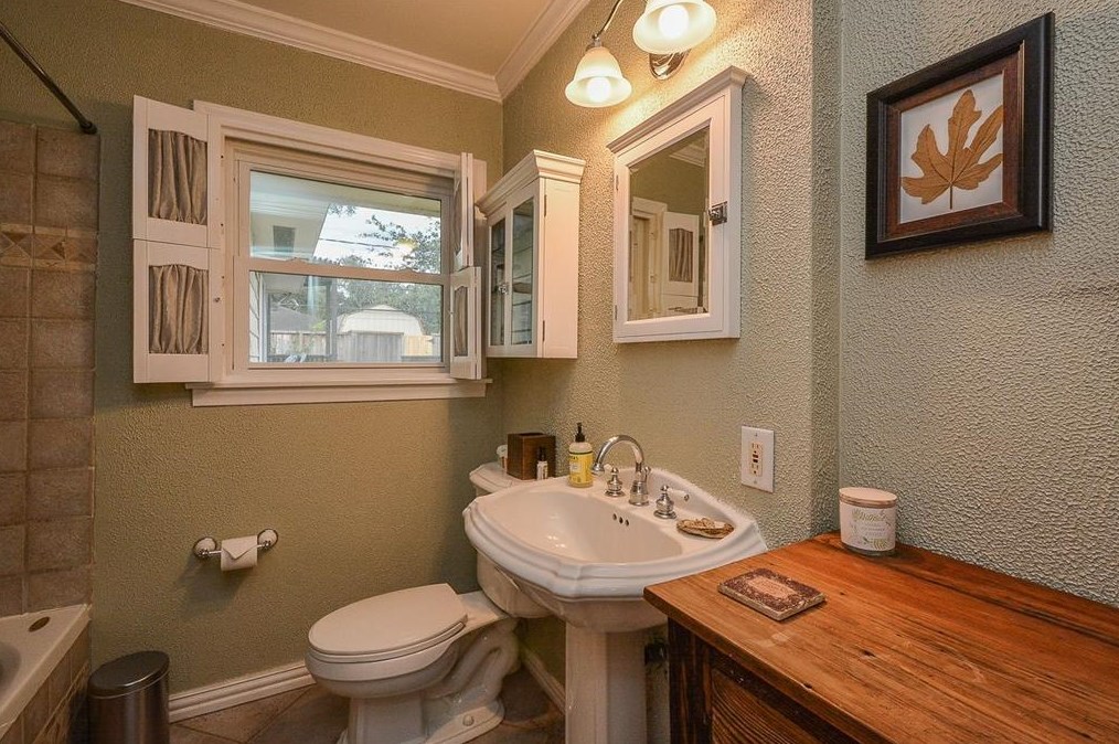 918 Stonecrest Dr, Houston TX  77018-7522 exterior