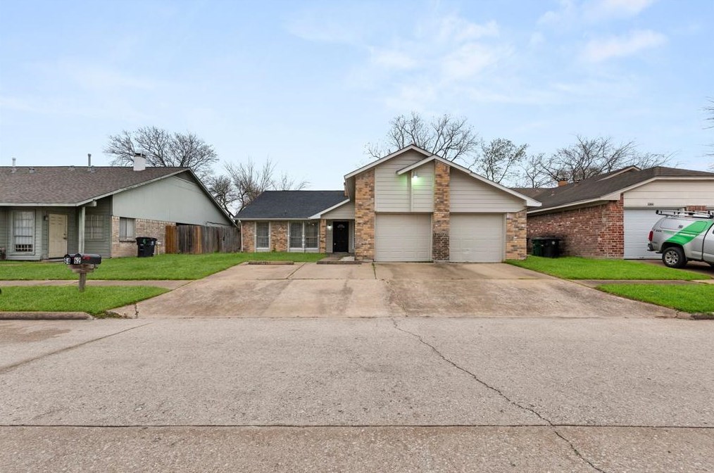 10162 Inwood Hollow Ln, Houston, TX 77088