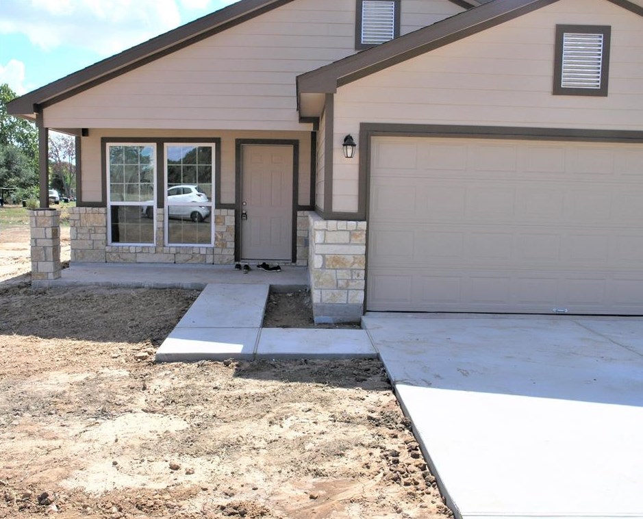 402 25th St, Hempstead, TX 77445