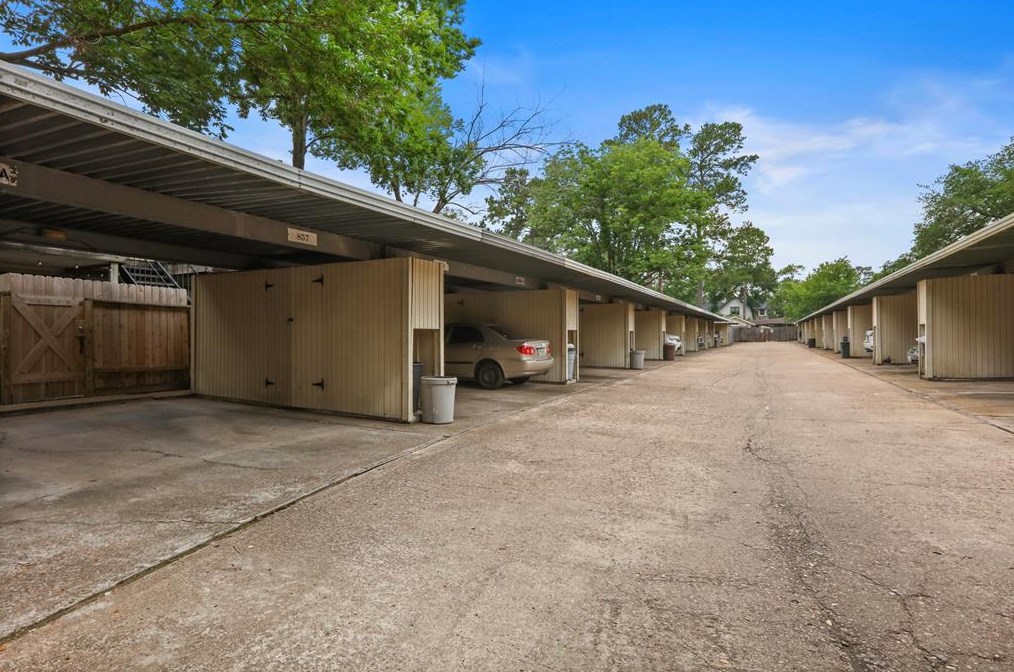 857 Wax Myrtle Ln, Houston TX  77079-3798 exterior