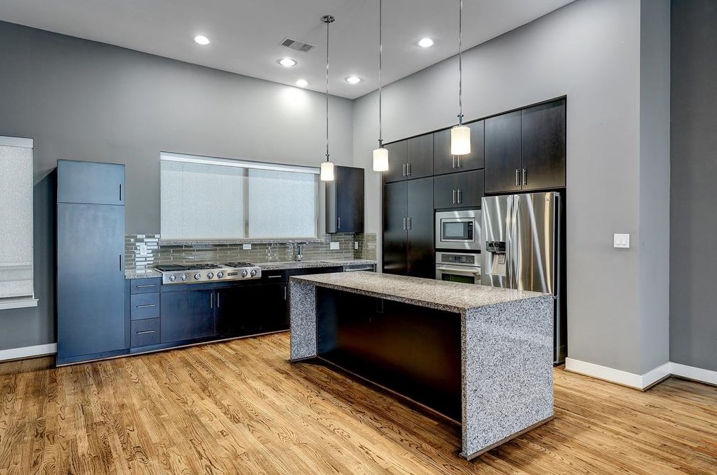 802 Drew St, Houston TX  77006-1916 exterior