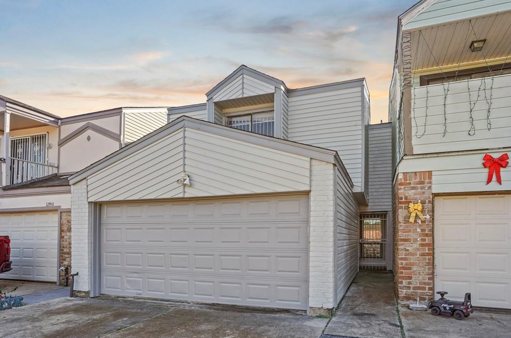 12943 Shannon Hills Dr, Houston, TX 77099-1101