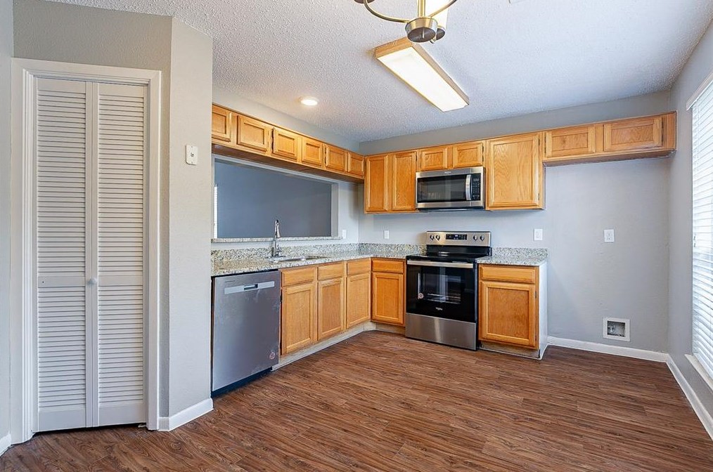 19507 Thunder Rock Dr, Katy, TX 77449-4364