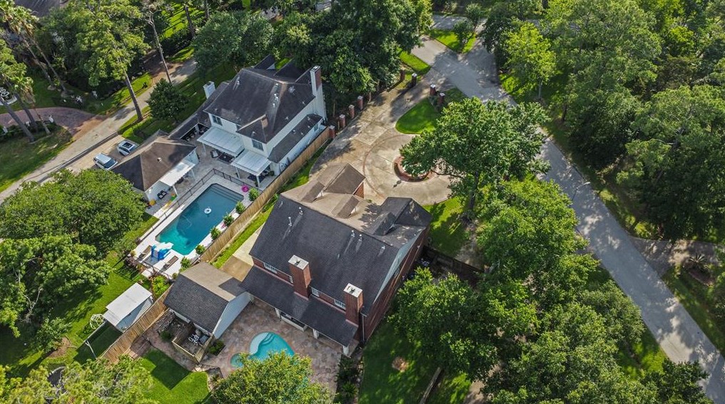 30 Shady Ln, Houston TX  77063-1302 exterior