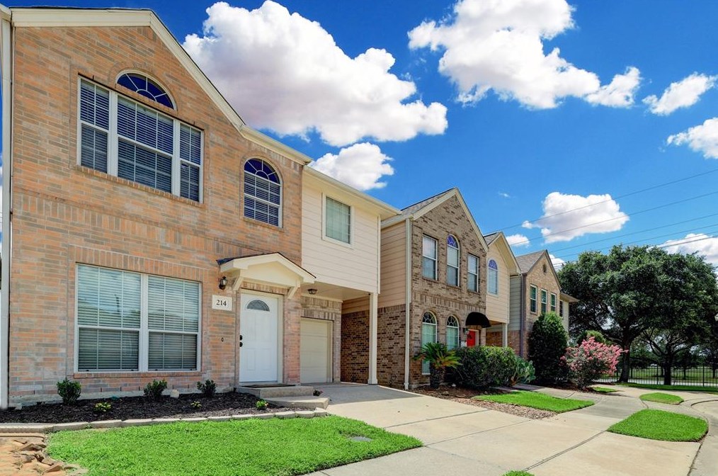 214 Plaza Del Sol Park, Houston, TX 77020-7748