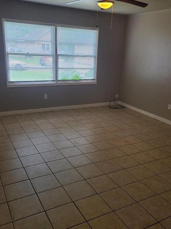 5018 Willow Glen Dr, Houston TX  77033-3543 exterior