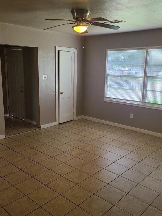 5018 Willow Glen Dr, Houston, TX 77033