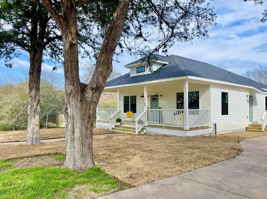 1705 Jackson St, Brenham, TX 77833-4763