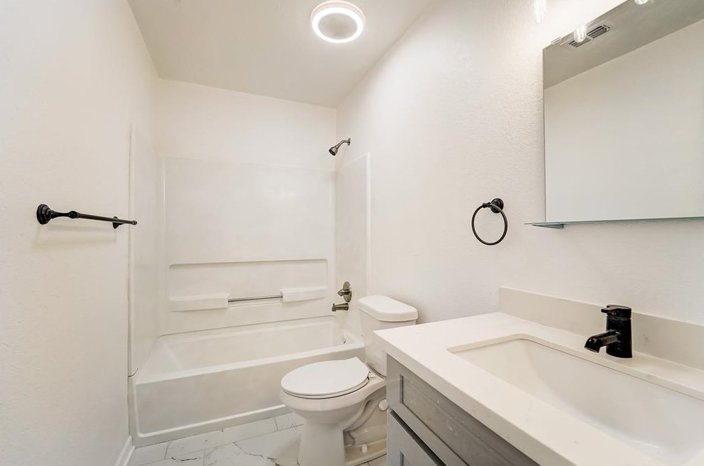 6003 Fallmont Dr, Houston TX  77086-2952 exterior