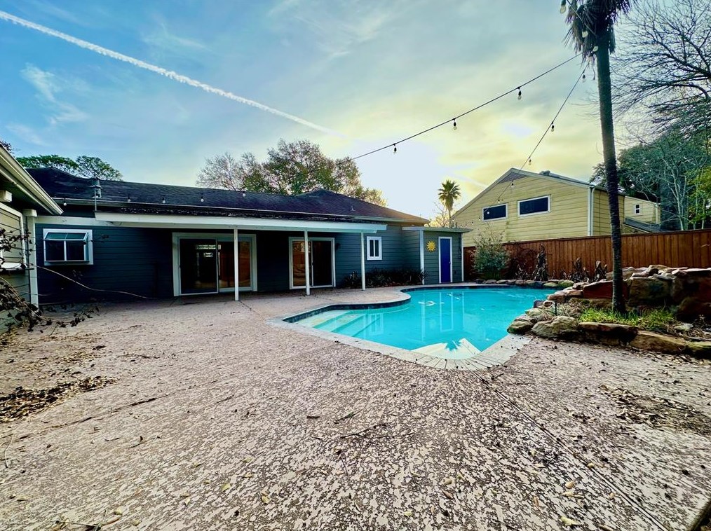 1027 Cragmore Dr, Taylor Lake Village, TX 77586