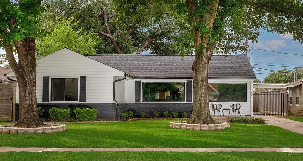 4007 Markham St, Houston, TX 77027-6320