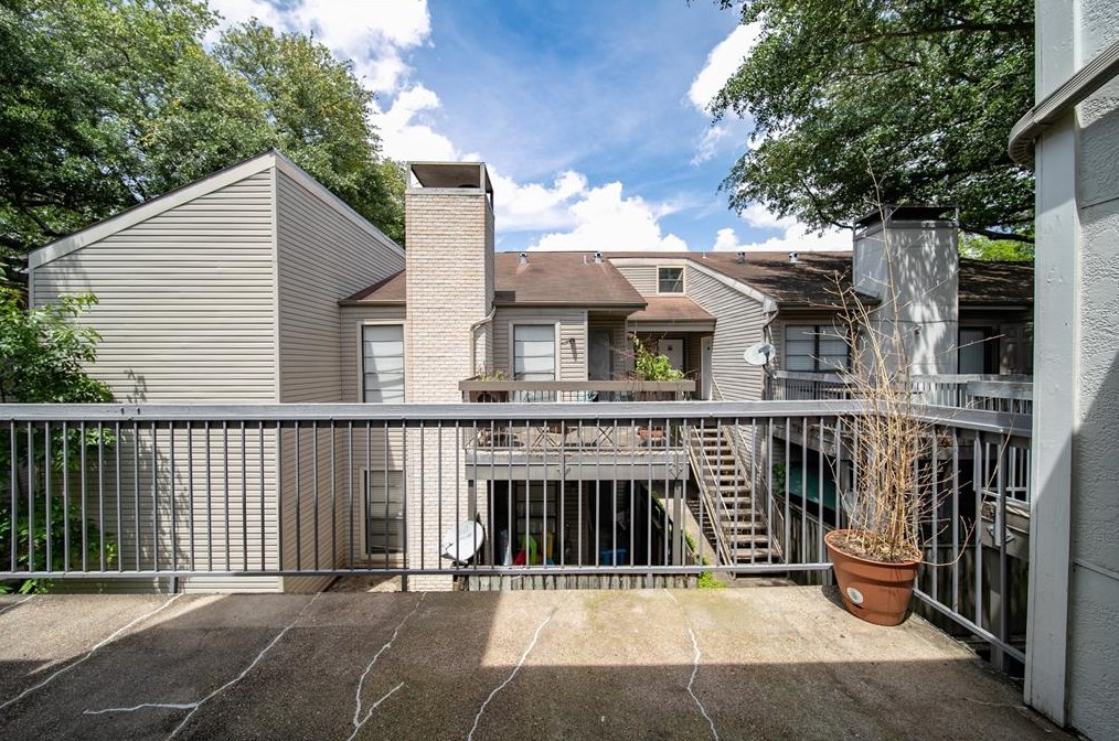 9707 Richmond Ave Apt 108, Houston, TX 77042