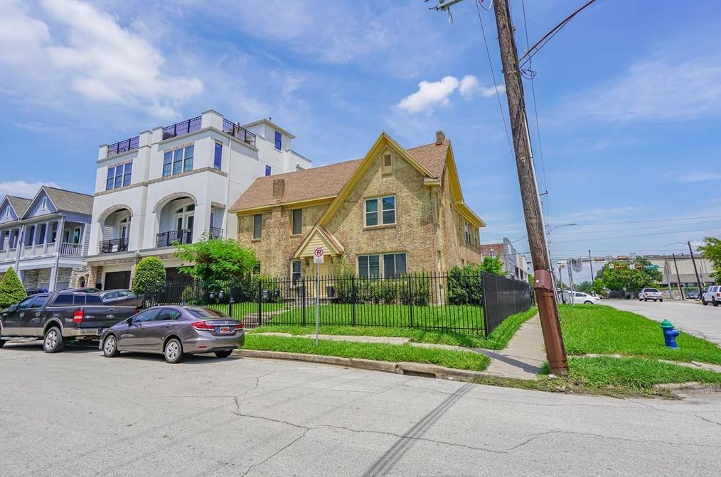 302 Saulnier St, Houston, TX 77019-4425