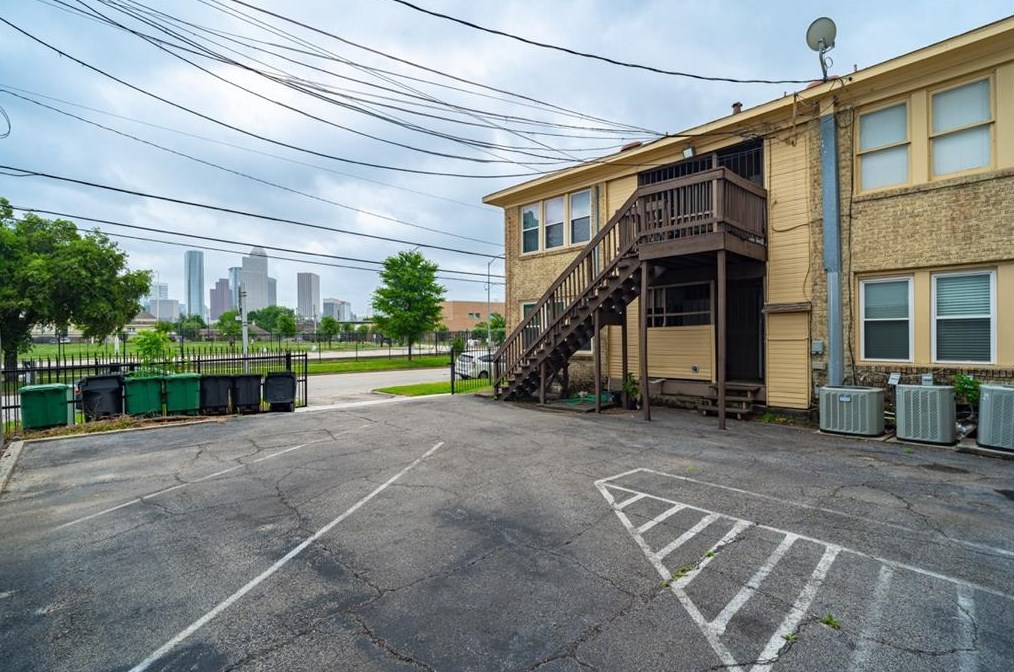 302 Saulnier St, Houston TX  77019-4425 exterior