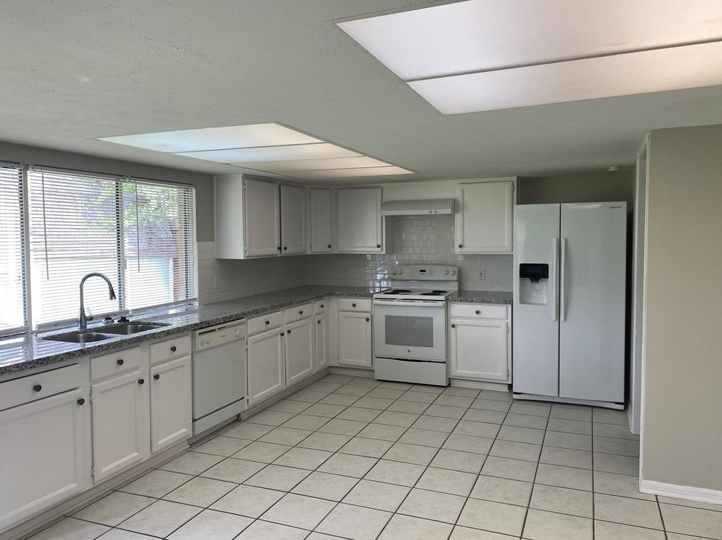 16635 Cairnway Dr, Houston, TX 77084