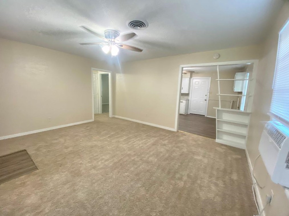 824 S Anderson St, Angleton, TX 77515
