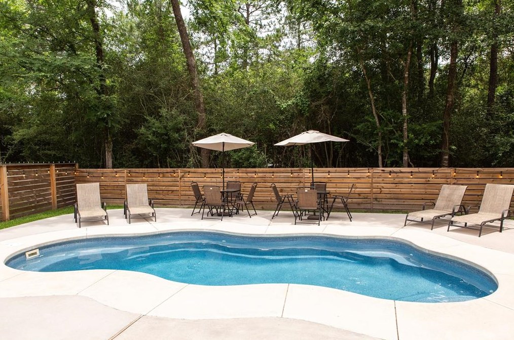 18 Shinyrock Pl, Spring TX  77381-4412 exterior