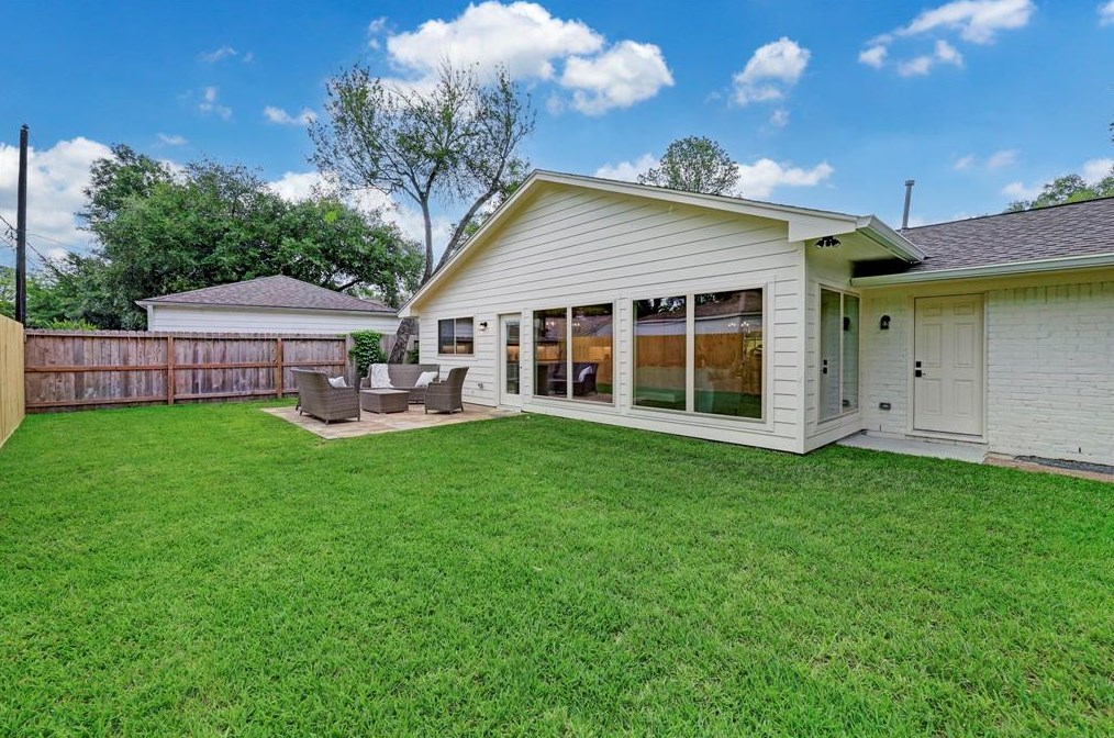 14022 Myrtlea, Houston TX  77079-3207 exterior