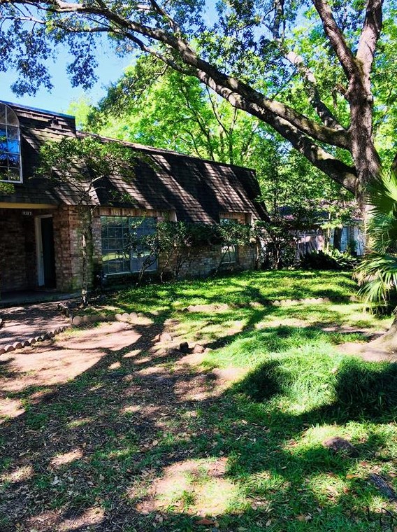 9387 Livernois Rd, Houston, TX 77080-8030